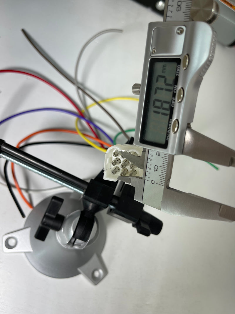 Load image into Gallery viewer, 9 circuit male contacts 14awg pigtail
