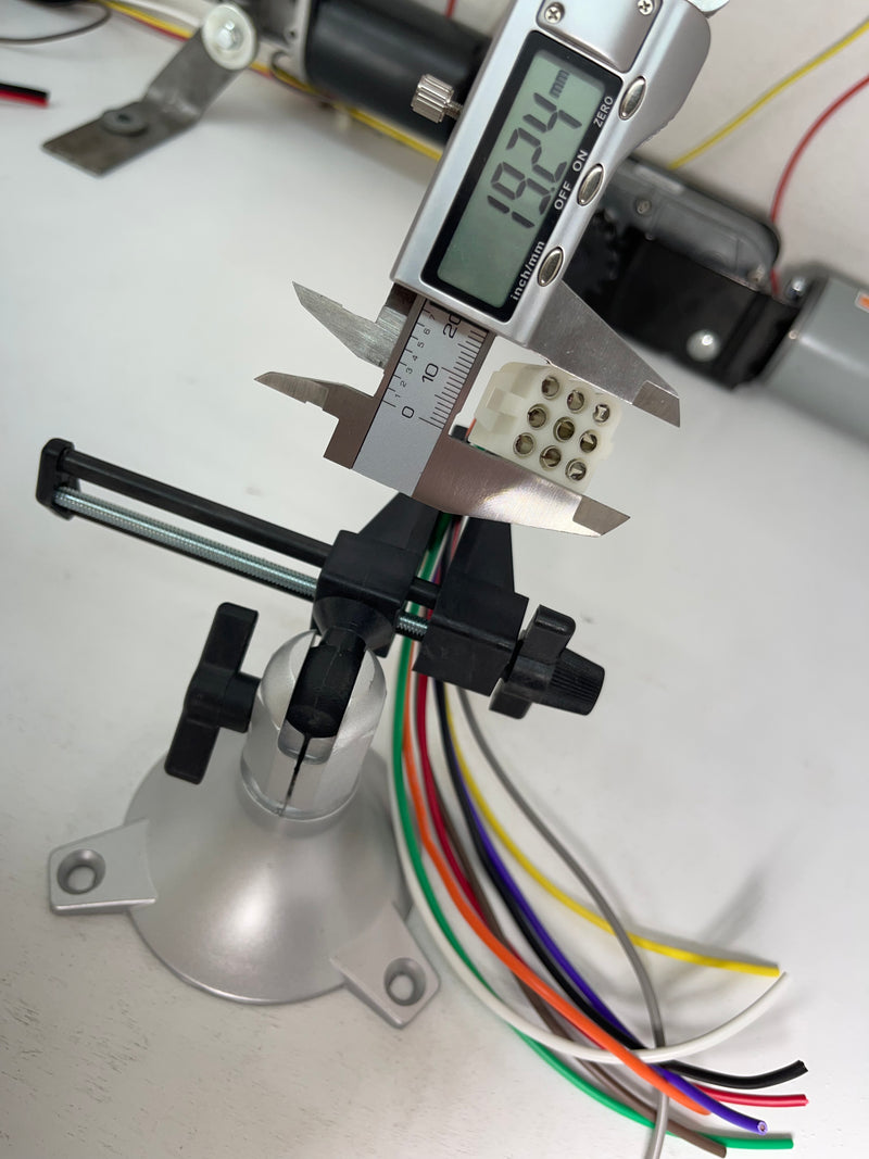 Load image into Gallery viewer, 9 circuit Female contacts 14awg pigtail
