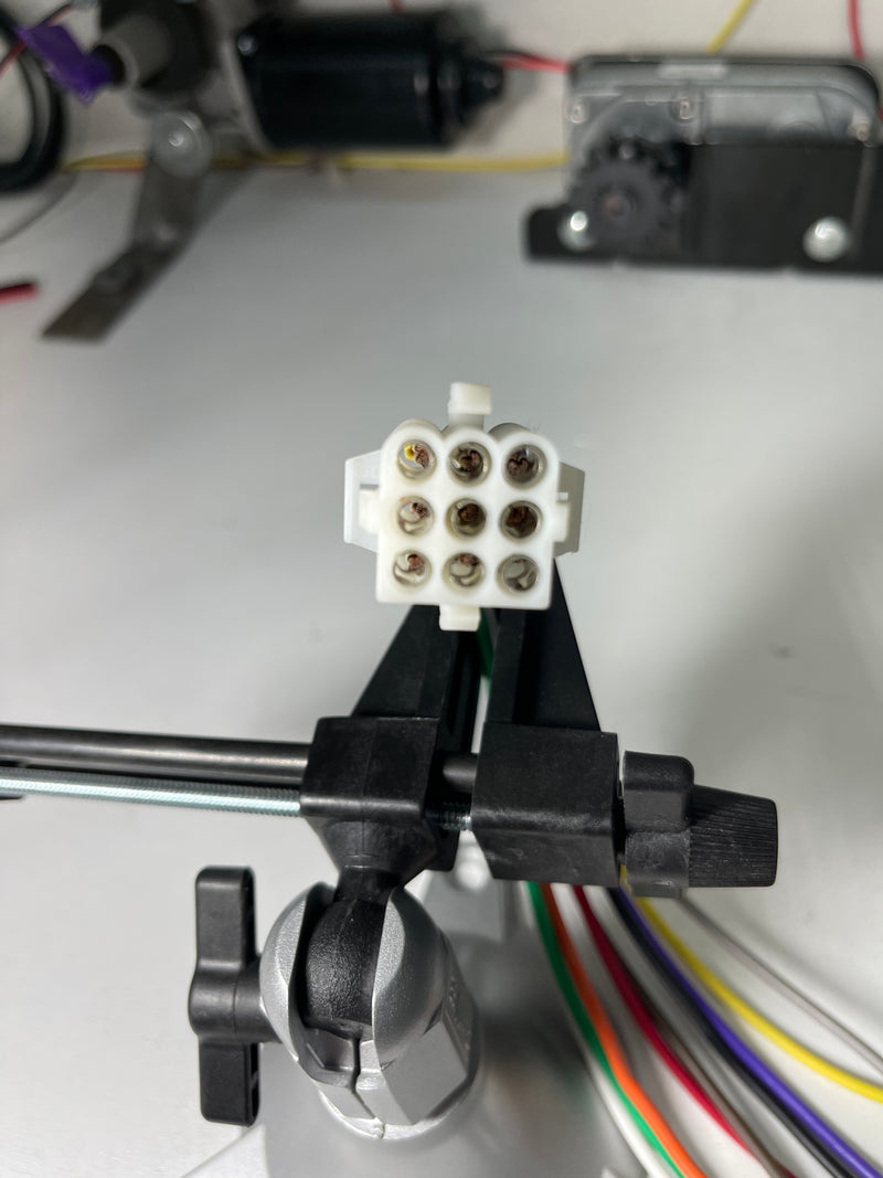 Load image into Gallery viewer, 9 circuit Female contacts 14awg pigtail
