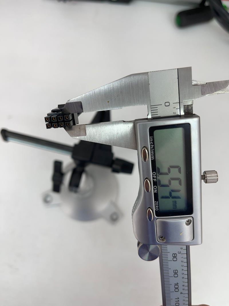 Load image into Gallery viewer, 8 circuit Female contacts male plug 18awg pigtail

